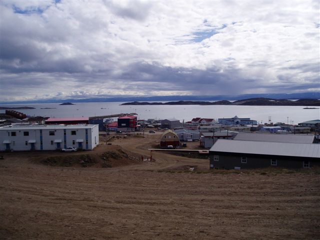 Summer behind the arctic circle (Nunavut)